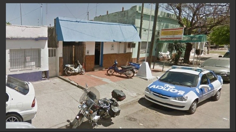 El frente de la comisaría 5ª, donde se desempeña el jefe policial asaltado. 