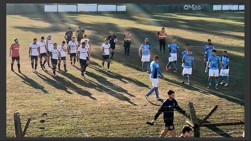 El Charrúa golpeó de visitante y define de local.