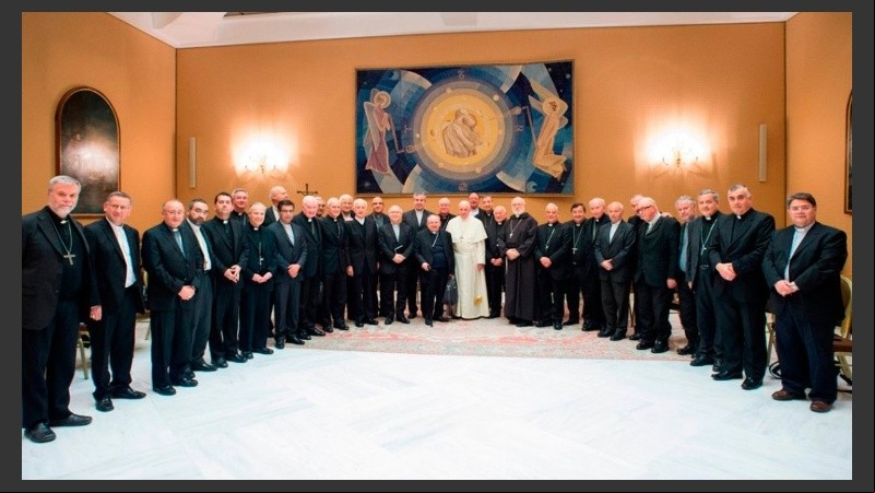 El Papa junto a obispos chilenos. 