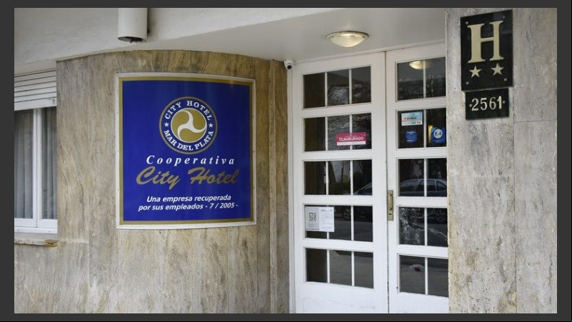 La banda operaba en un hotel cooperativa del centro marplatense. 