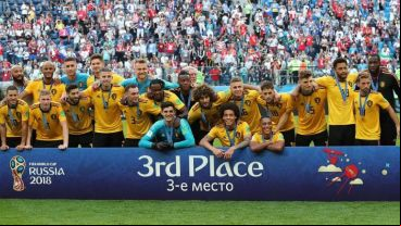 Los jugadores belgas celebrando con sus medallas de tercer puesto.