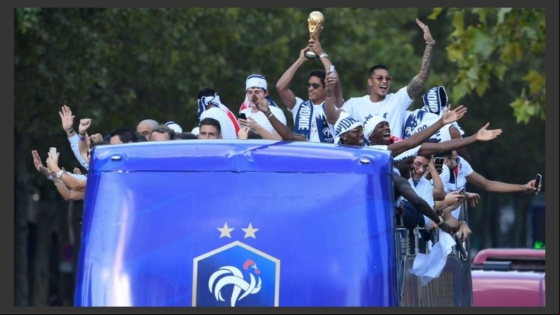 Los galos celebran su segundo título mundial de fútbol.