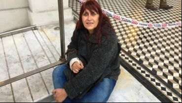 La mujer padece el deterioro de su hijo adicto a las drogas.