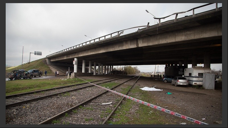 Una de las víctimas terminó debajo del puente de Circunvalación.