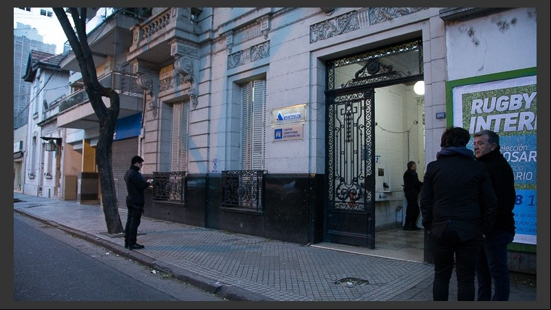 El edificio de Fiscalía atacado este martes por la mañana. 