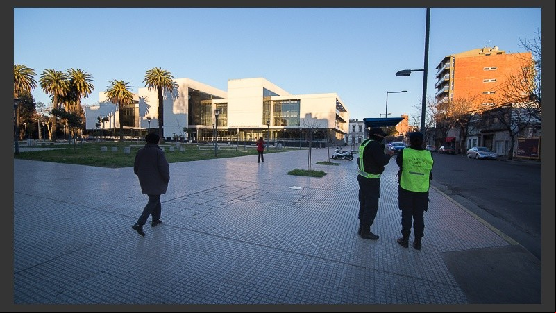 Presencia policial alrededor del Centro de Justicia Penal. 