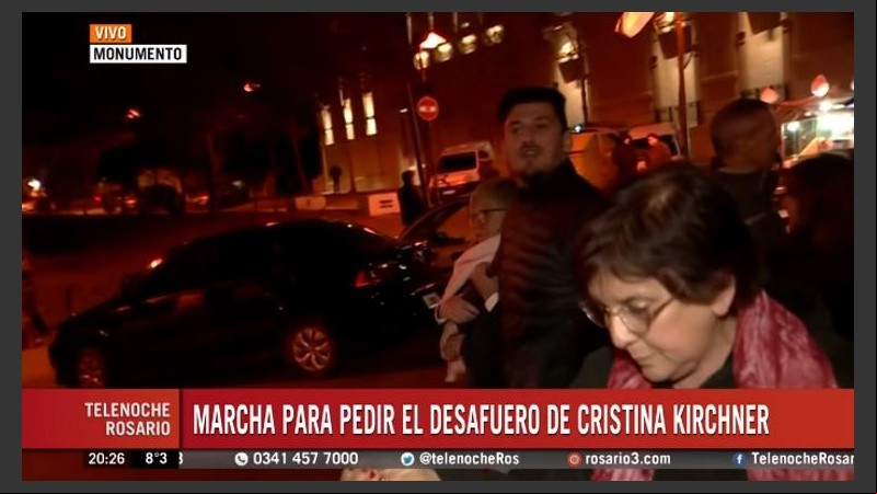 Algunos de los presentes fueron agresivos con los periodistas de El Tres y Radio 2. 