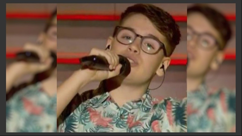 “Dejé de cantar en la ducha, ahora cierro la puerta cada vez que tengo que ensayar algo, porque no me gusta mi voz”, dijo Julián.