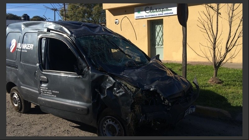 La Kangoo que intervino en el accidente fatal. 