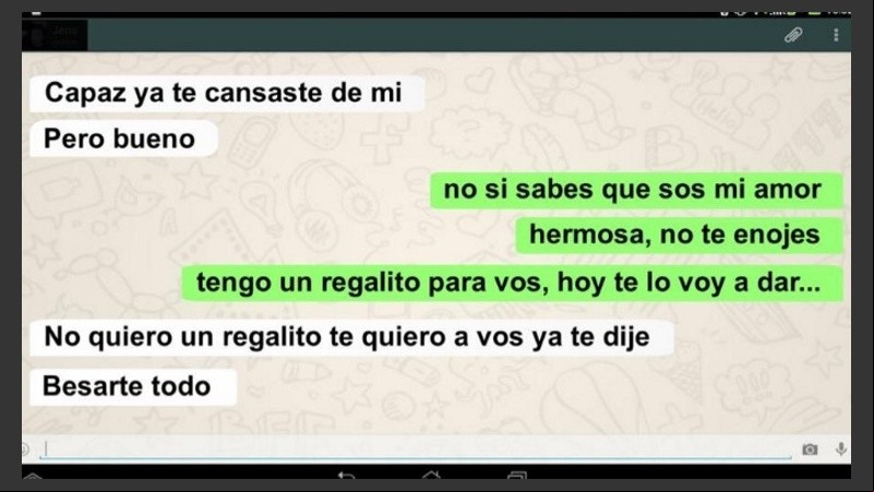 Una parte del chat entre la maestra y el alumno.