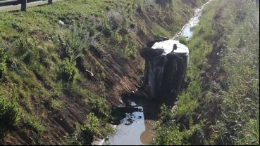 El auto terminó en la zanja de Sorrento.