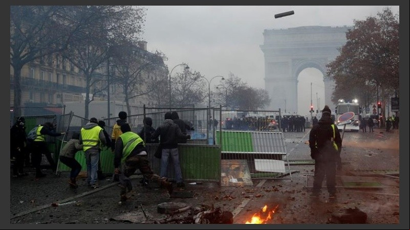 Los disturbios en el sitio emblemático de París. 