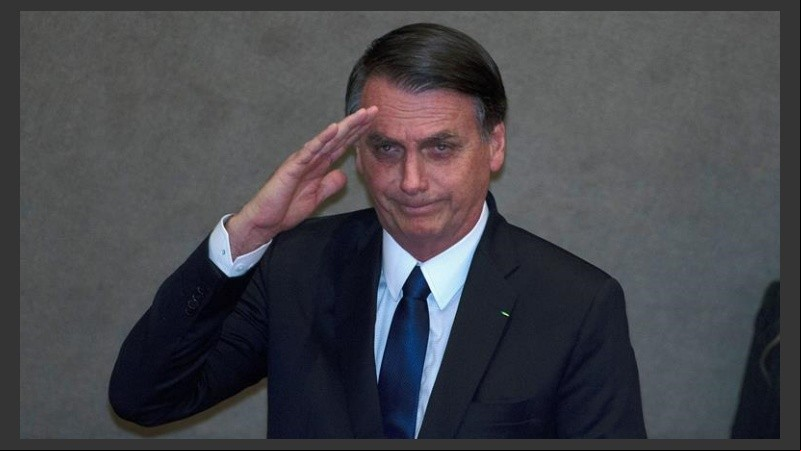 Bolsonaro publicó en su cuenta de Twitter el comentario que refuta a su hijo.