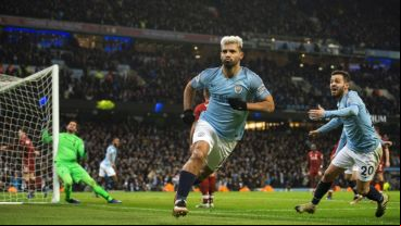 Volvió con todo. El Kun marcó su segundo tanto del año.