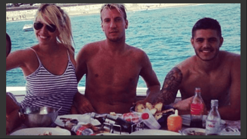 Otros tiempos. Cuando Wanda estaba en pareja con Maxi y Mauro era amigo de ambos.