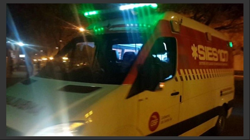  El Sies asistió al lugar y determinó que el hombre en el auto estaba muerto. 
