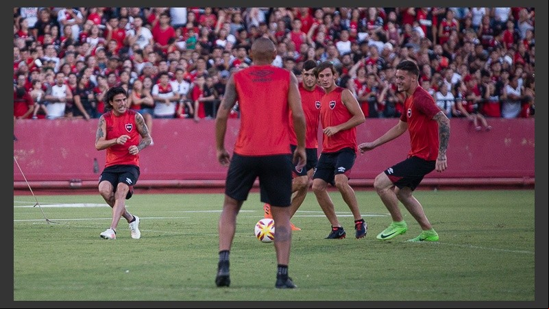 El banderazo en el Coloso, en la previa del clásico.