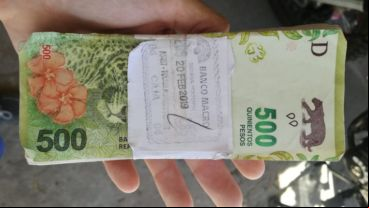 El fajo que arrojan en San Lorenzo y Entre Ríos que atrae a las víctimas.