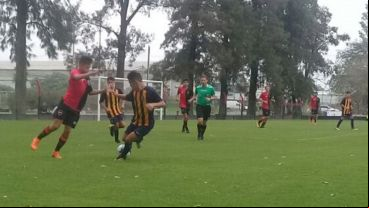 El falso caza talentos decía que llevaba jugadores a Newell's y Central.
