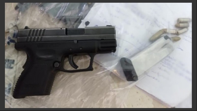 El arma era ofrecida en un aviso en Facebook.
