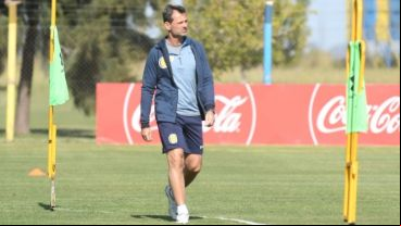 Cocca camina el predio de Aroyyo Seco y analiza los pasos a seguir.