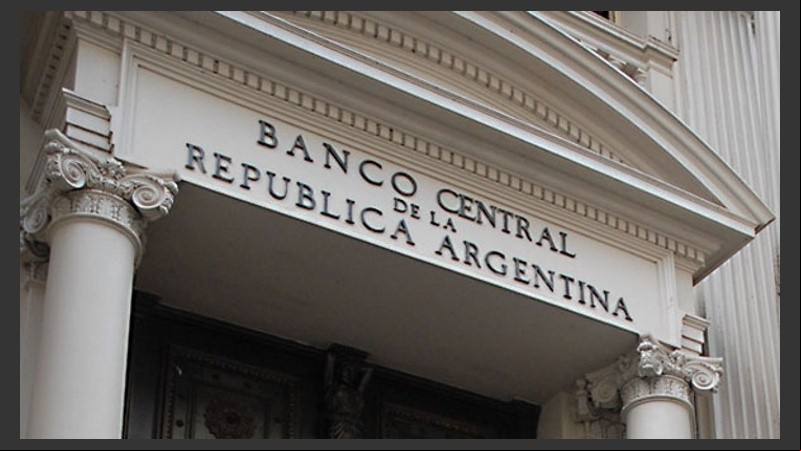 Para seducir a ahorristas, el Central mantiene muy altas las tasas de interés.
