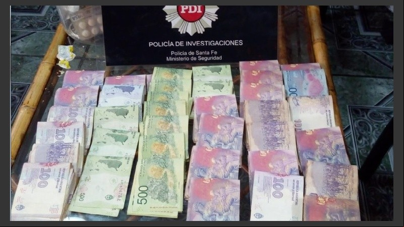Arrestados y armas incautadas tras los procedimientos.
