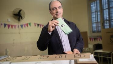 José Corral votó temprano en Santa Fe.
