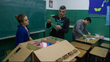 Voto a voto y boleta a boleta en las escuelas.