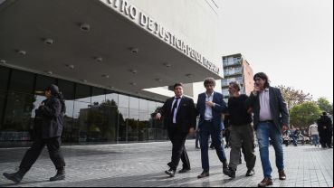 La nerviosa espera de Alberto Perassi en el Centro de Justicia Penal este jueves.