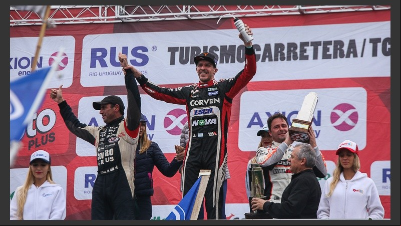 Rossi triunfó en una jornada histórica para el autódromo rosarino.