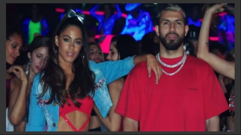 Tini y el Kun juegan con su amistad.