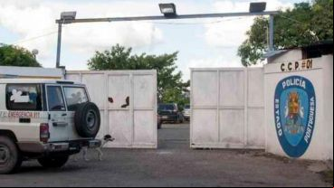 El ingreso a la cárcel donde se produjo el motín.