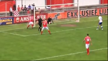 El hombre de negro terminó en el momento y lugar equivocado.