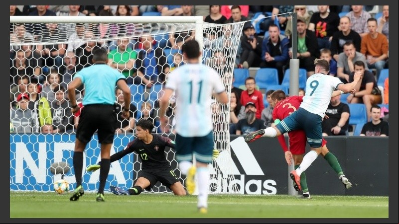 Gaich la toca para abrir el marcador en el primer tiempo.