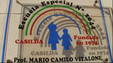 La niña asiste a una escuela especial de Casilda.