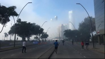 Sobre el río, una verdadera nube superficial.