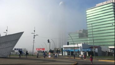 Sobre el río, una verdadera nube superficial.