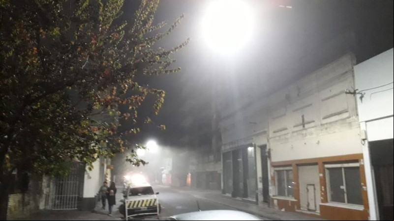 Por la noche, en el centro se veía así.