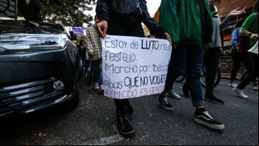 La marcha Ni una menos recorrió el centro de Rosario y terminó en el Monumento a la Bandera.