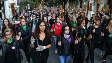 La marcha Ni una menos recorrió el centro de Rosario y terminó en el Monumento a la Bandera.