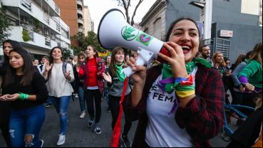 La marcha Ni una menos recorrió el centro de Rosario y terminó en el Monumento a la Bandera.