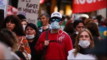 La marcha de los barbijos por el centro de Rosario en el Día Mundial del Medio Ambiente.
