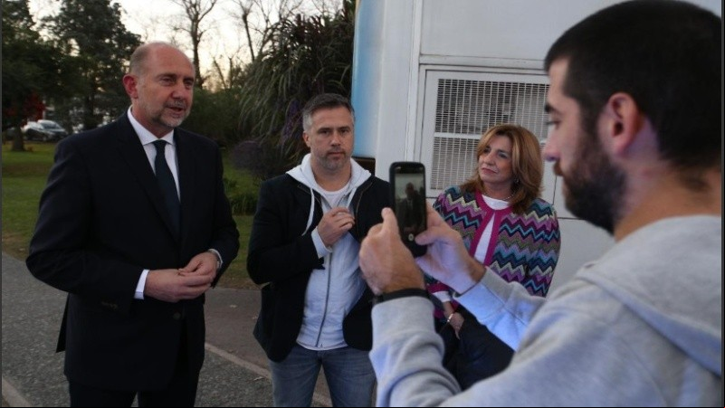 Perotti junto a Busatto y Silvina Frana. 