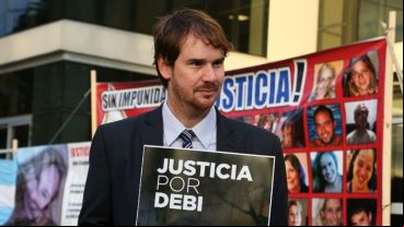 Adrián reclama justicia por su hermana Débora.