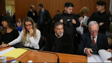 García (centro) y su abogado en el juicio que se desarrolló en el Centro de Justicia Penal.