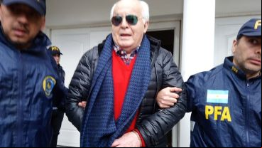 Juárez detenido por funcionarios de la Federal.