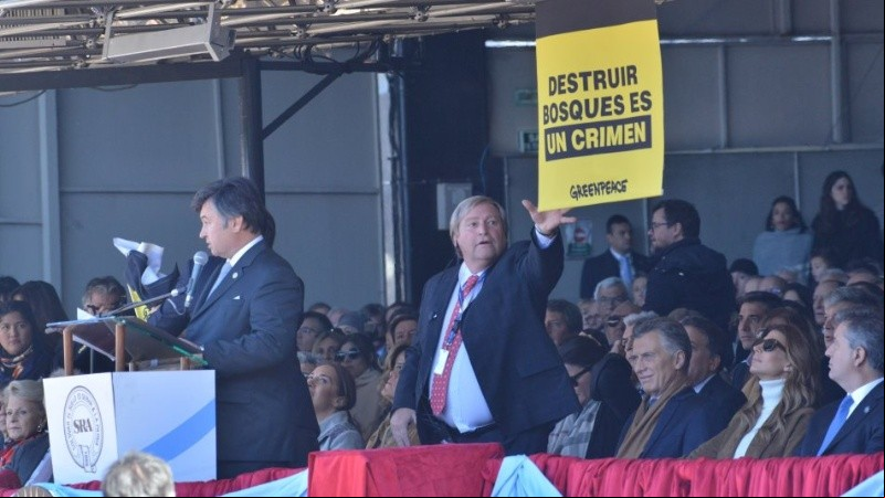 En el palco estaba el titular de la Rural y el presidente Macri.