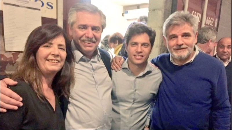 Alberto Fernández festeja con gabriela Cerutti, Filmus y Kicilliof.