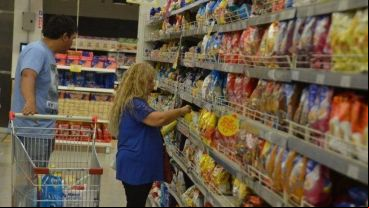 Alimentos y bebidas, uno de los rubros con caída más brusca.